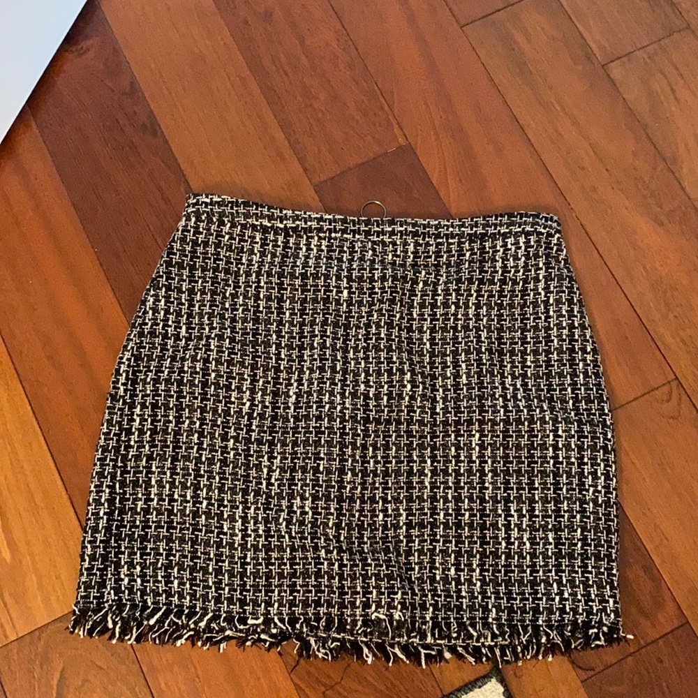 Tweed skirt! Amazing condition. So flattering!